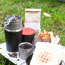 Cafflano Klassic hordozható kávéfőző (piros) + daráló