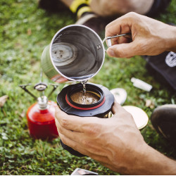 Cafflano Kompact szállítható kávéfőző (fekete) + szilárd tok ingyen 