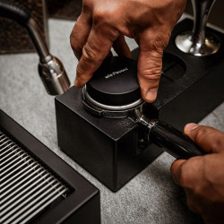 La Pavoni Leveler – Professzionális kávé elosztó (fekete)