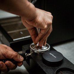 La Pavoni Leveler – Professzionális kávé elosztó (fekete)