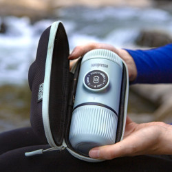 Hordozható Wacaco Nanopresso kávégép (kék) + kemény tok