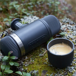 Hordozható Wacaco Nanopresso kávégép (fekete) + Nespresso adaptér